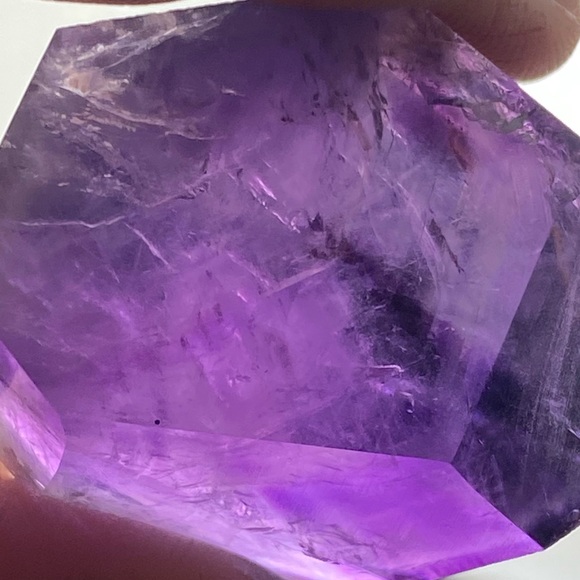 Gemmy Amethyst crystal point - Picture 3 of 6